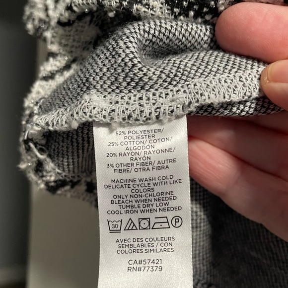 Ann Taylor Black and White Houndstooth Women's Top - Picture 5 of 9